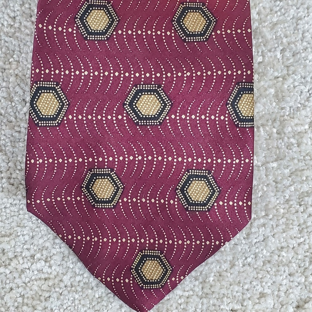 Allyn‎ Saint George Men's Neck Tie Geometric Pattern 57.5" Maroon & Gold